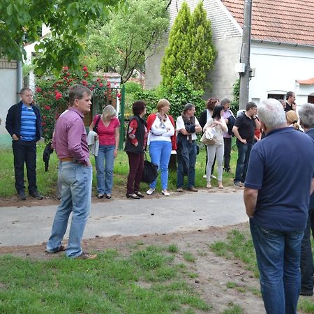 Penzion U Kostela Hotell Mikulčice Exteriör bild