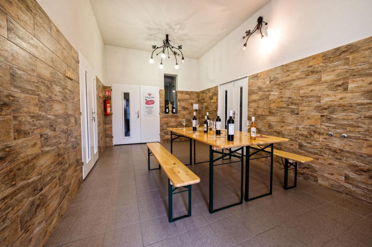 Penzion U Kostela Mikulčice Exteriör bild